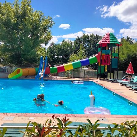 Camping Fontaine Du Roc Guest House Devillac Eksteriør bilde