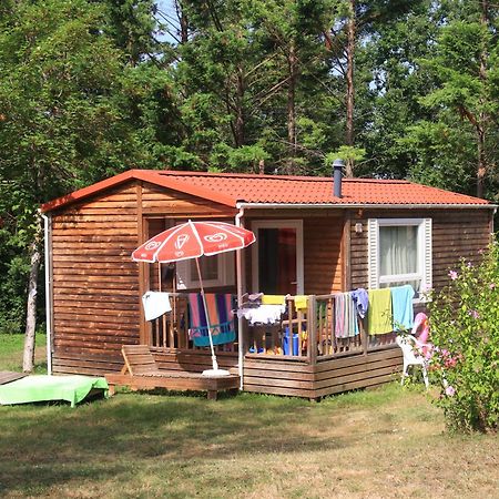 Camping Fontaine Du Roc Guest House Devillac Eksteriør bilde