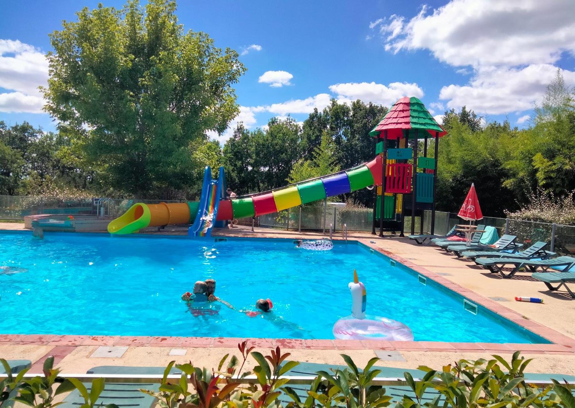 Camping Fontaine Du Roc Guest House Devillac Eksteriør bilde