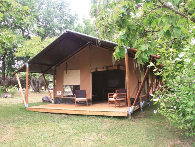 Camping Fontaine Du Roc Guest House Devillac Eksteriør bilde