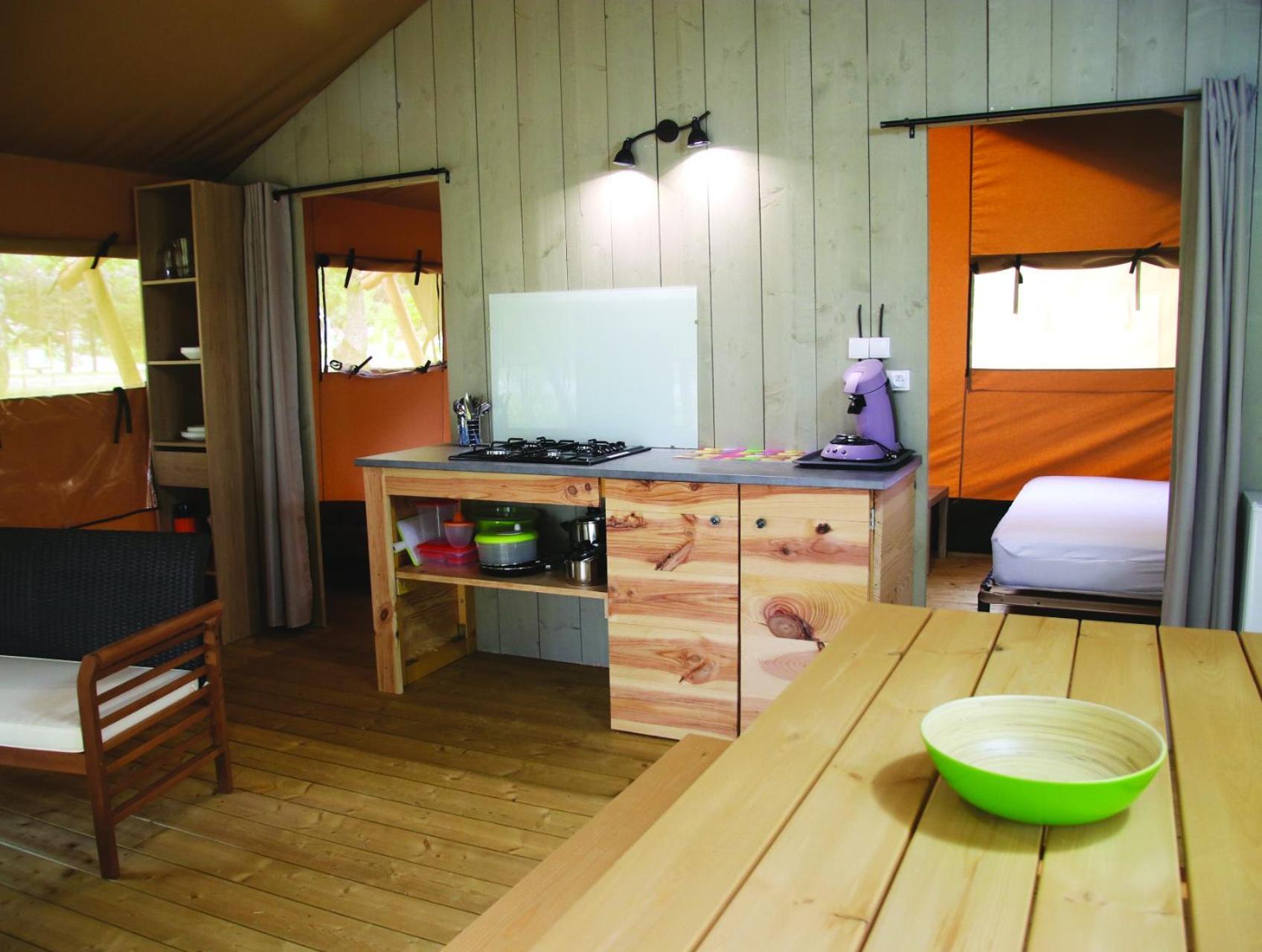Camping Fontaine Du Roc Guest House Devillac Eksteriør bilde