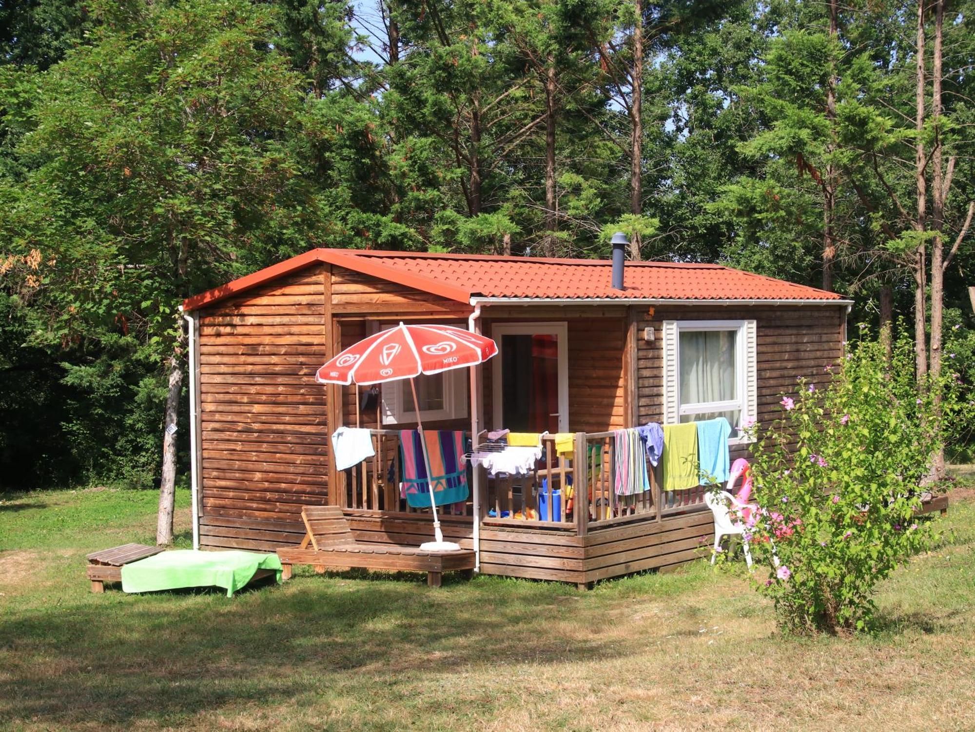 Camping Fontaine Du Roc Guest House Devillac Eksteriør bilde