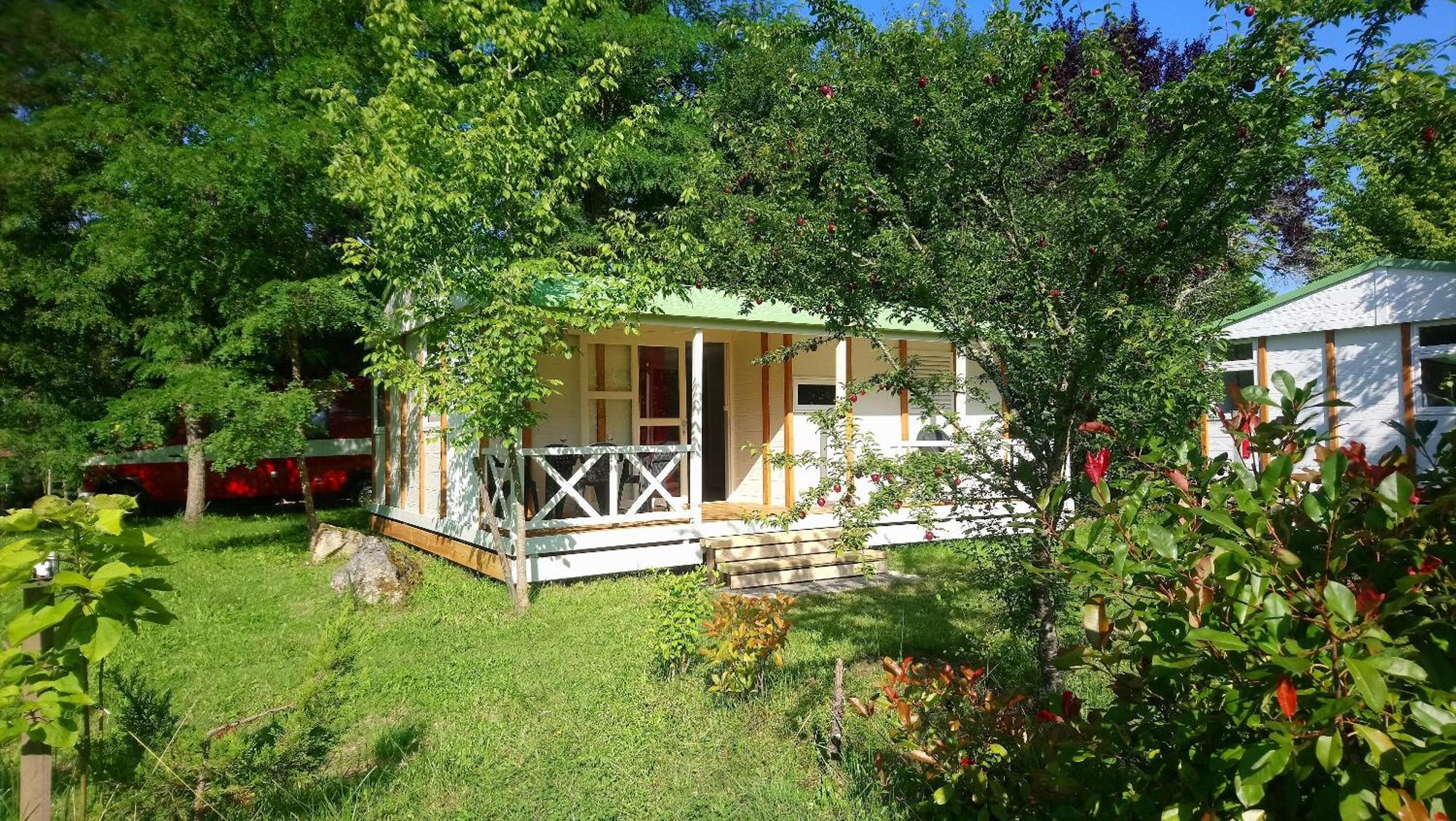 Camping Fontaine Du Roc Guest House Devillac Eksteriør bilde