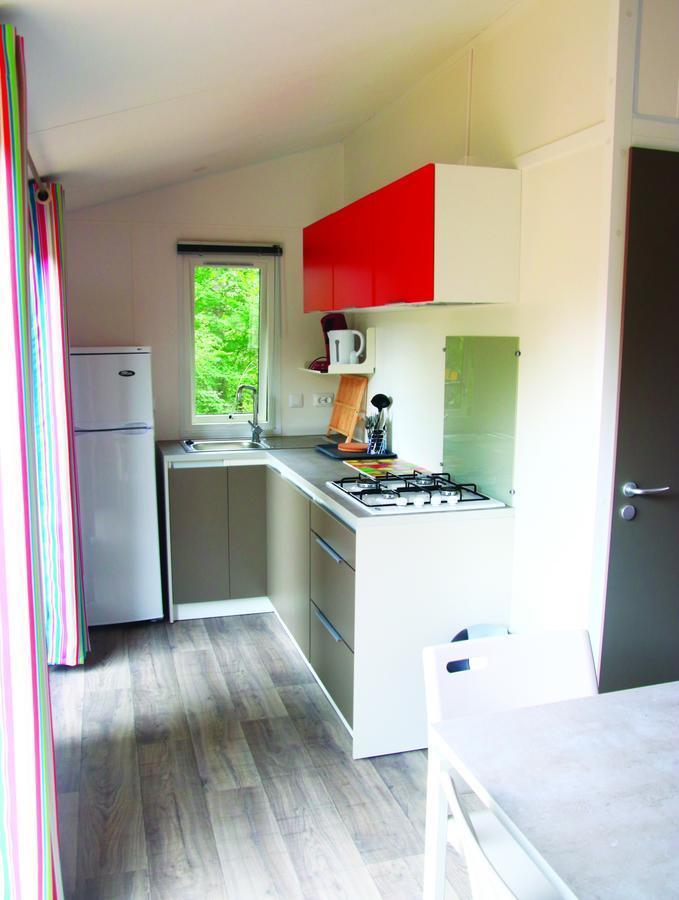 Camping Fontaine Du Roc Guest House Devillac Rom bilde